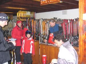 Colmiane sports - Magasin de location sports hiver- t - ski, trailskate, trottinherbe, luge....